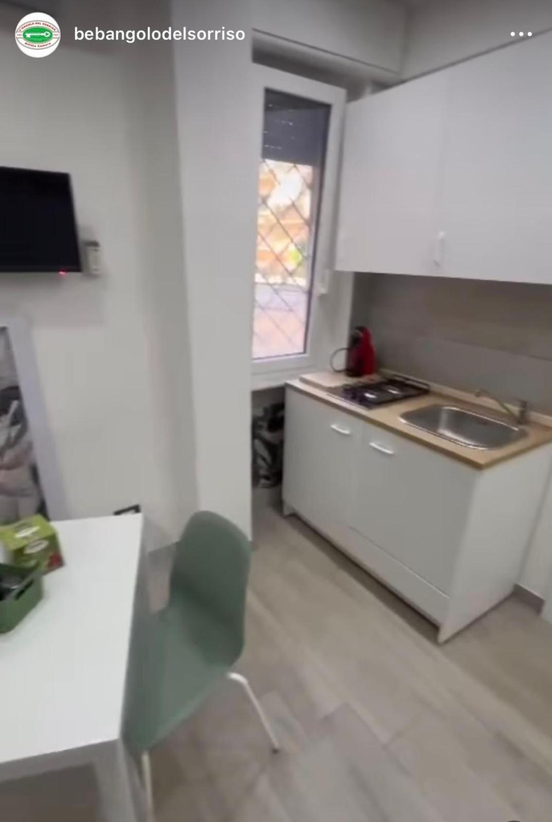 L'Angolo Del Sorriso Наполи Екстериор снимка